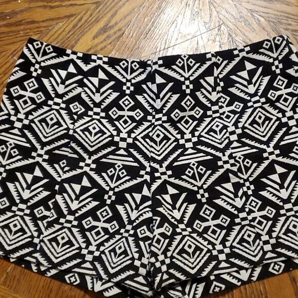 Gianni Bini Pants - Gianni Bini prints shorts L